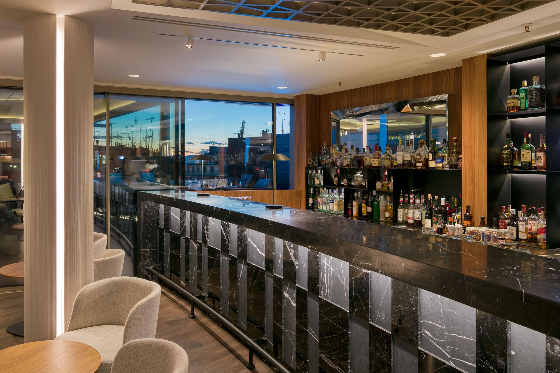 Electra Palace Tesalonika Bagian luar foto The bar at the 10th floor