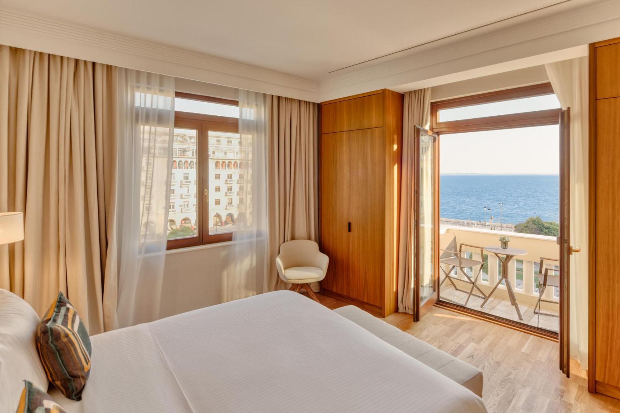 Electra Palace Tesalonika Bagian luar foto A bedroom at the hotel